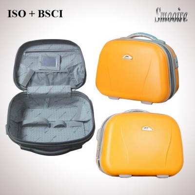 lightweight 100% PC professional beauty case